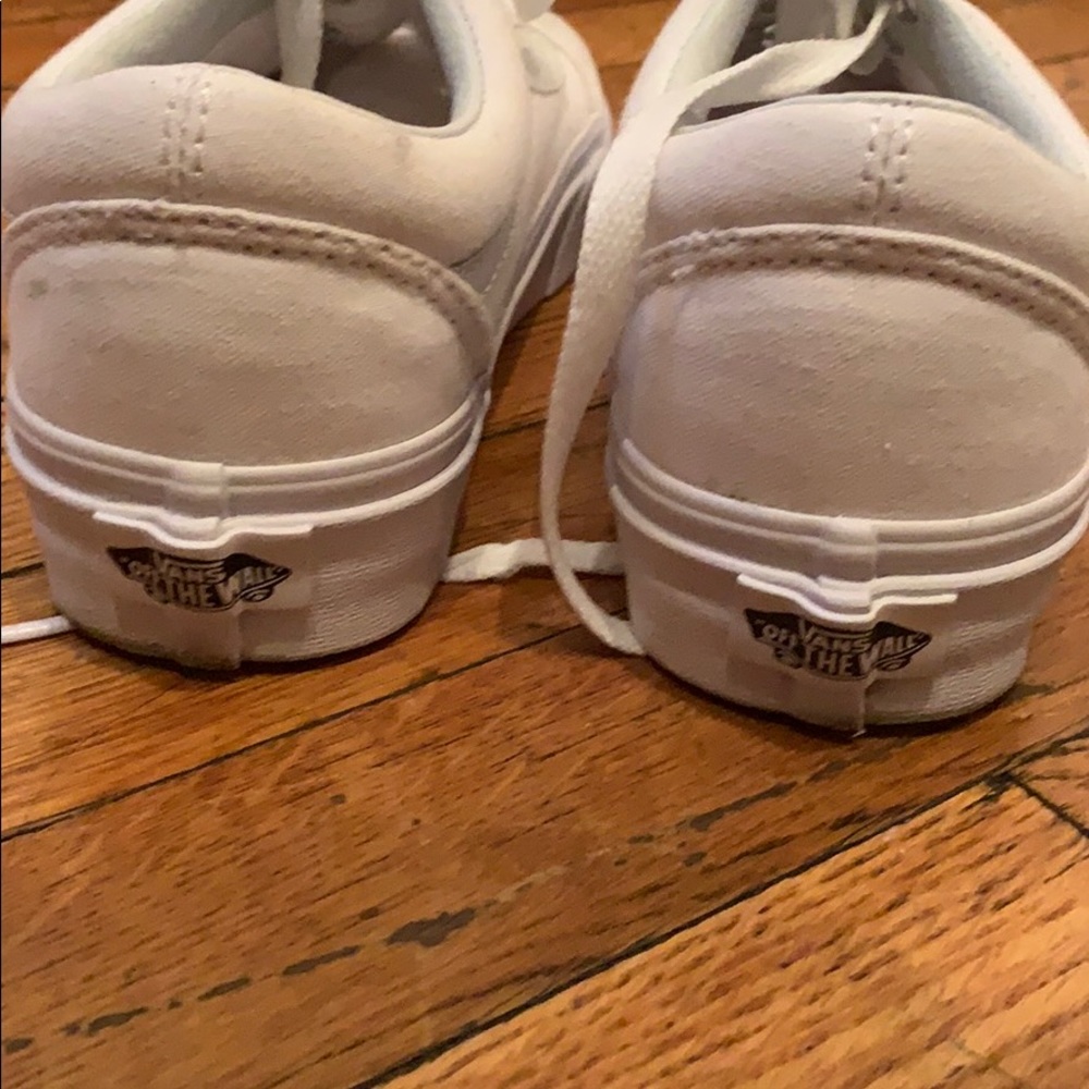 White vans - Picture 3 of 4